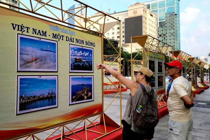 Photo Exhibition "Việt Nam - Một dải non sông” (Vietnam - A Strip of Mountains and Rivers)